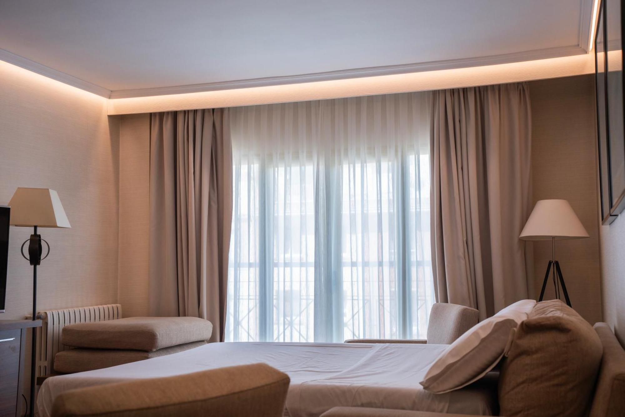 Aparto-Hotel Rosales Madrid Bagian luar foto
