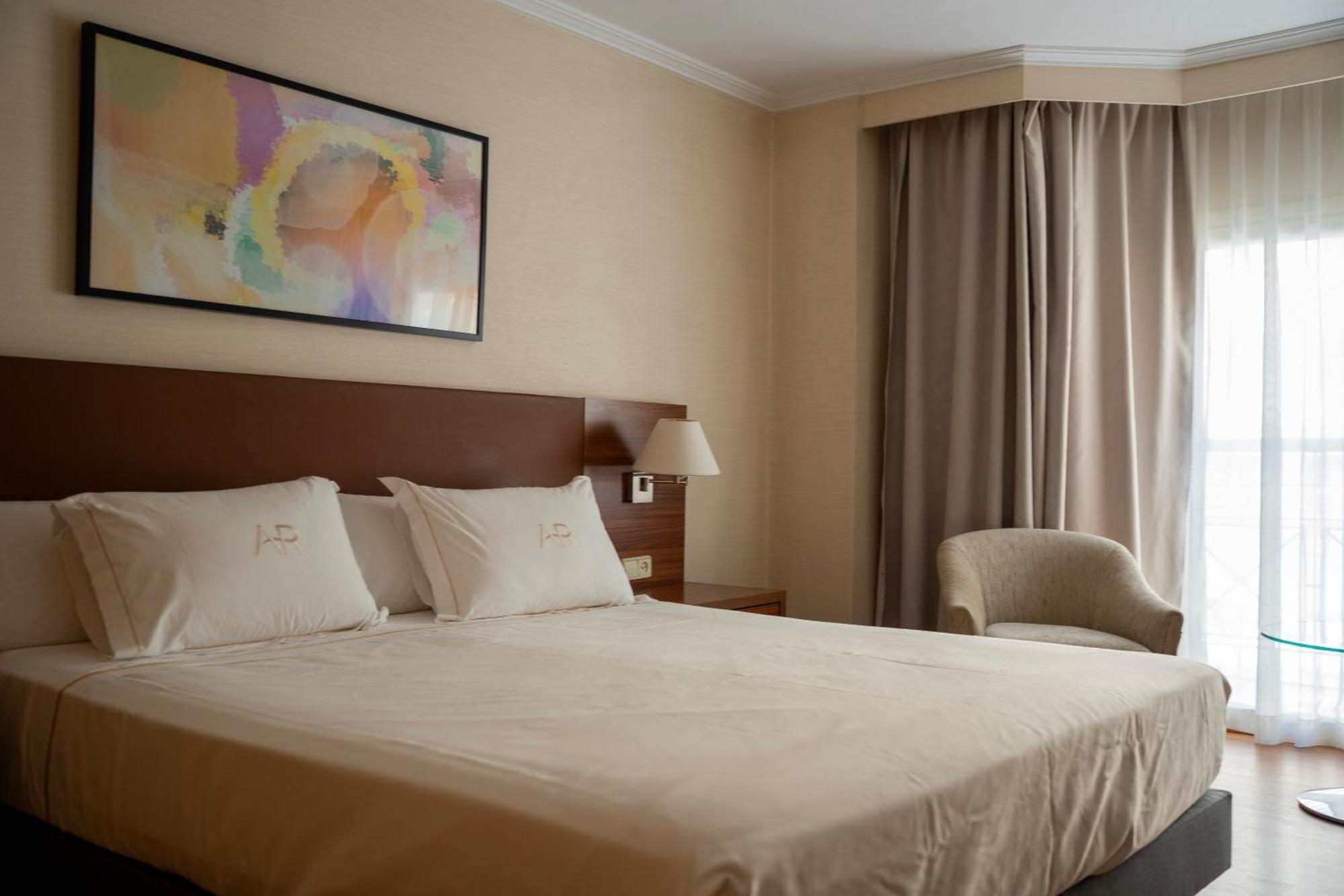 Aparto-Hotel Rosales Madrid Bagian luar foto