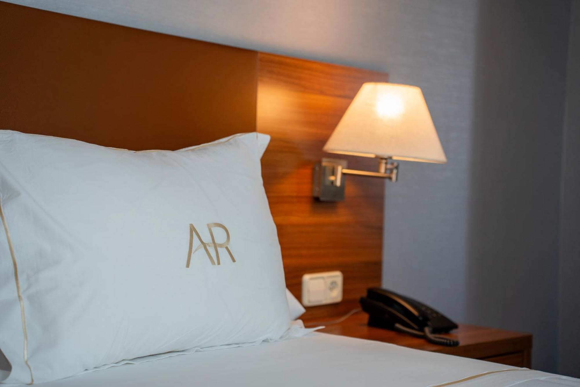 Aparto-Hotel Rosales Madrid Bagian luar foto