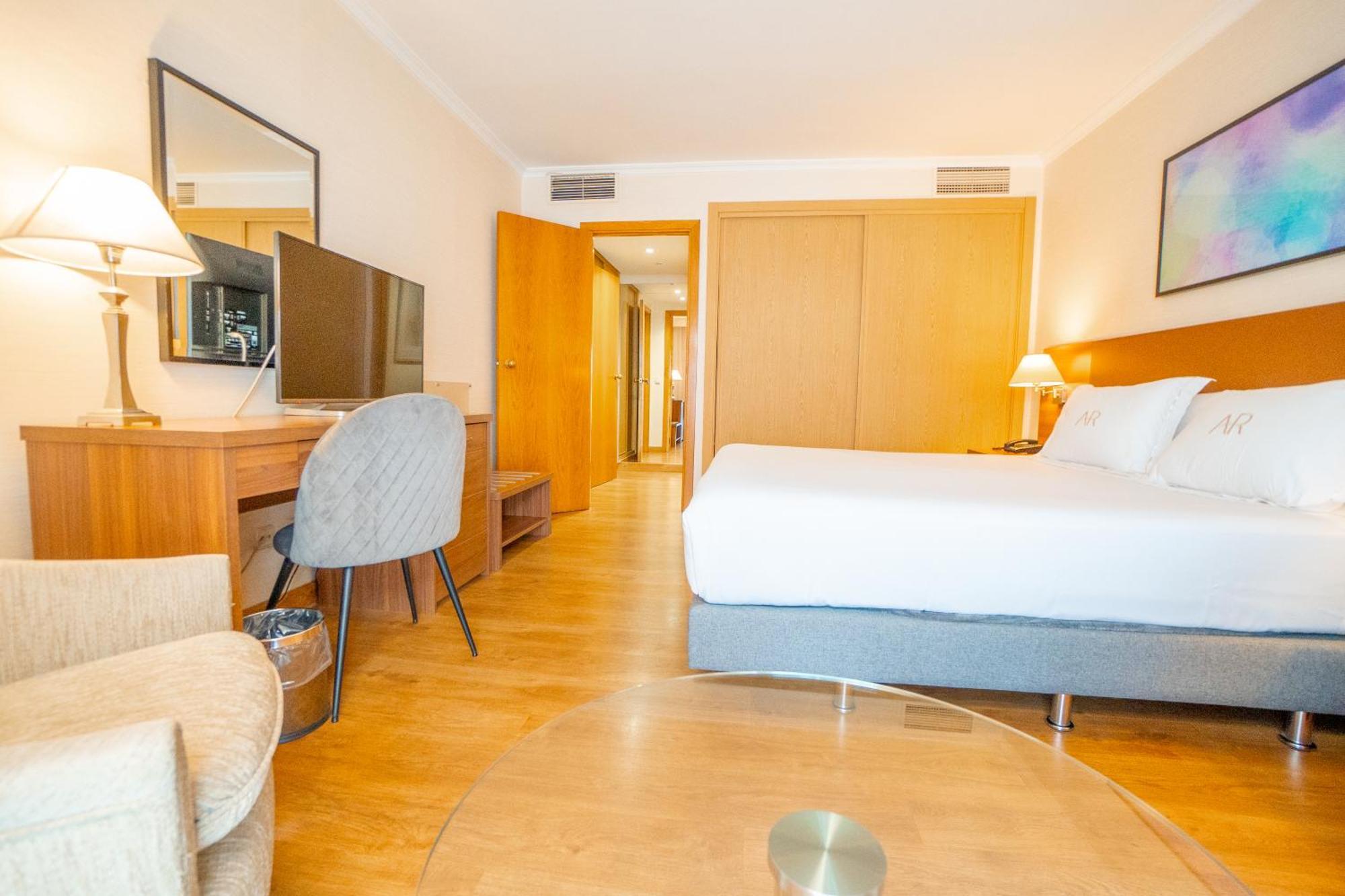 Aparto-Hotel Rosales Madrid Bagian luar foto