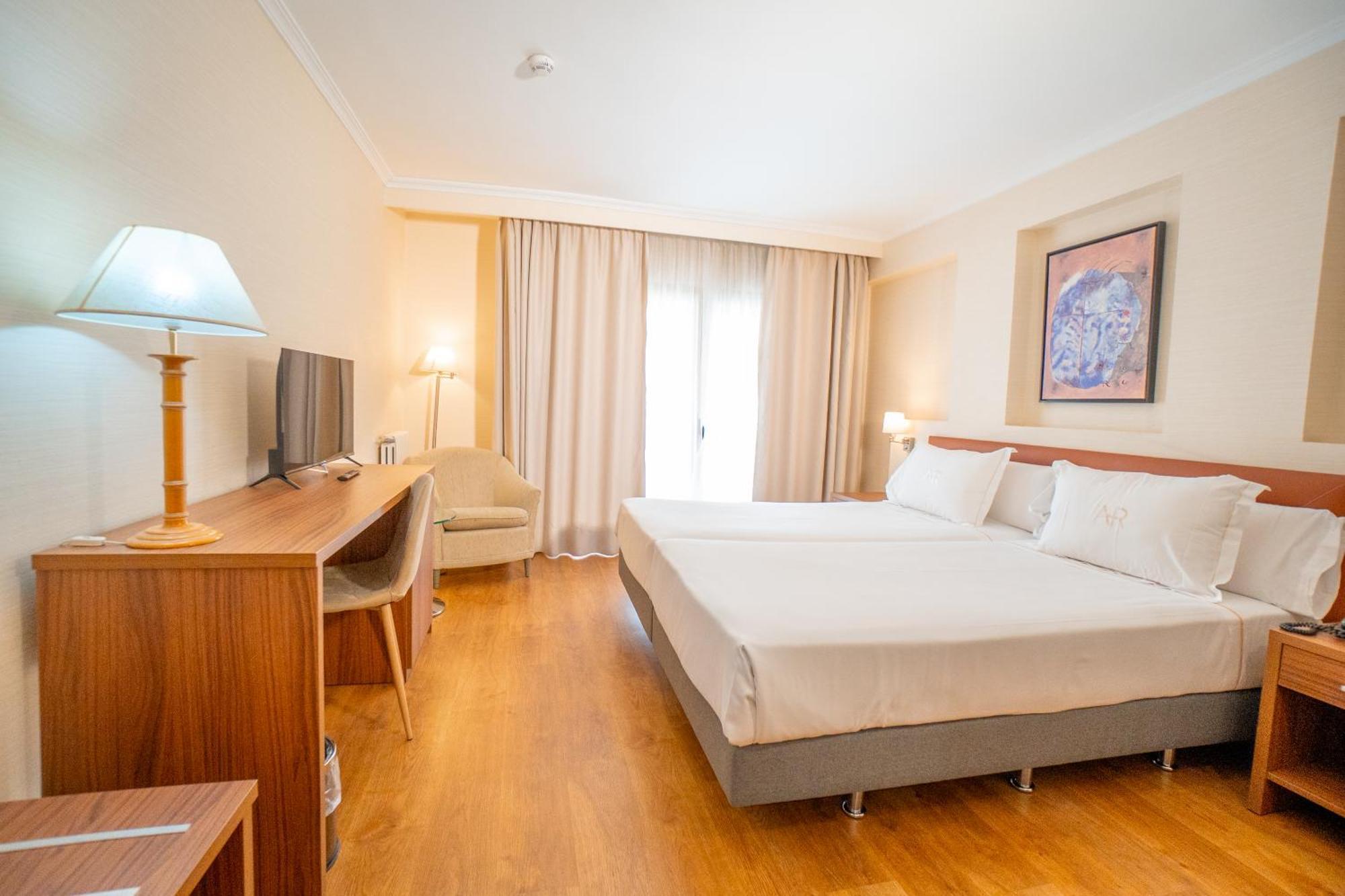 Aparto-Hotel Rosales Madrid Bagian luar foto