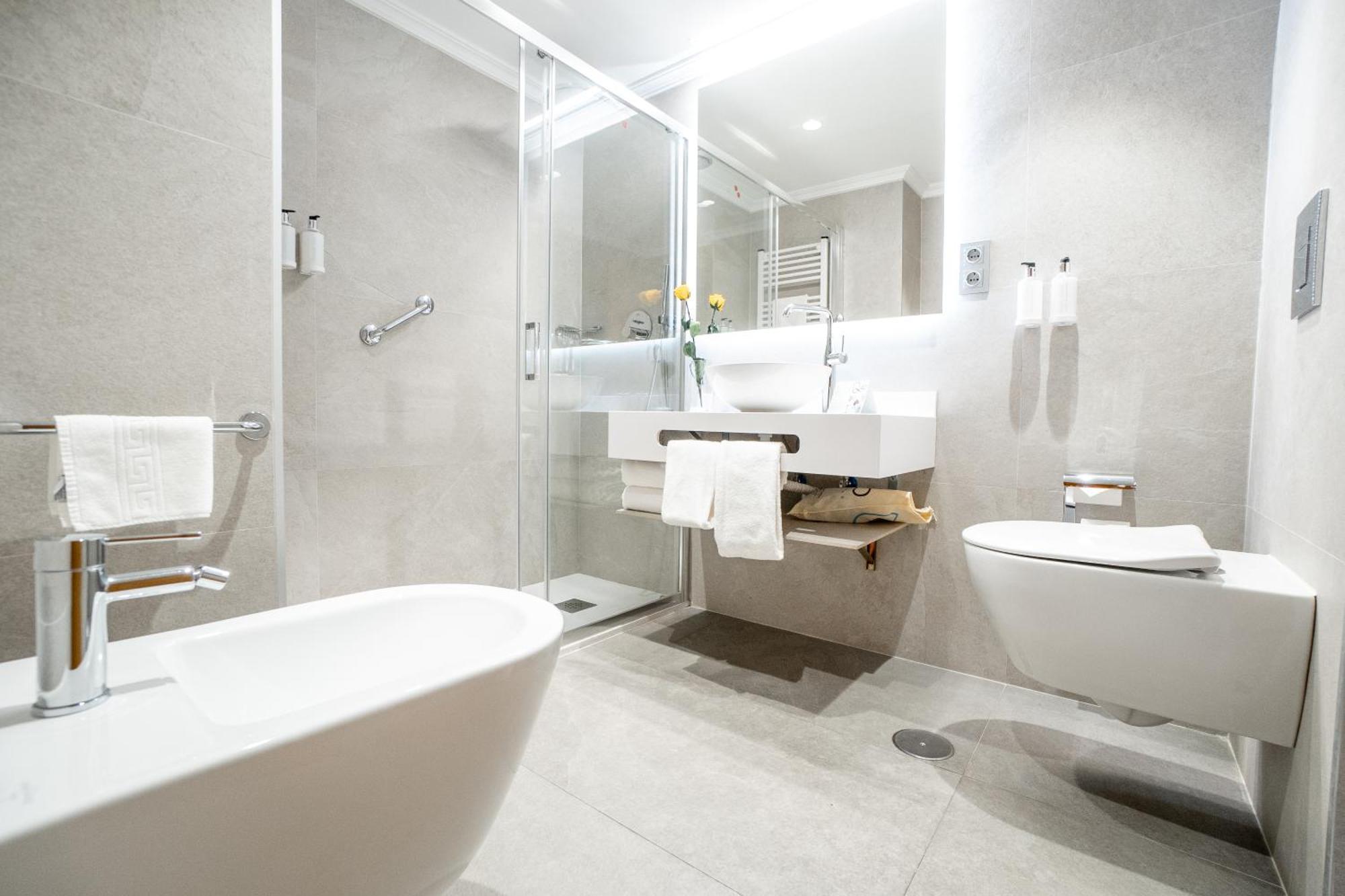 Aparto-Hotel Rosales Madrid Bagian luar foto