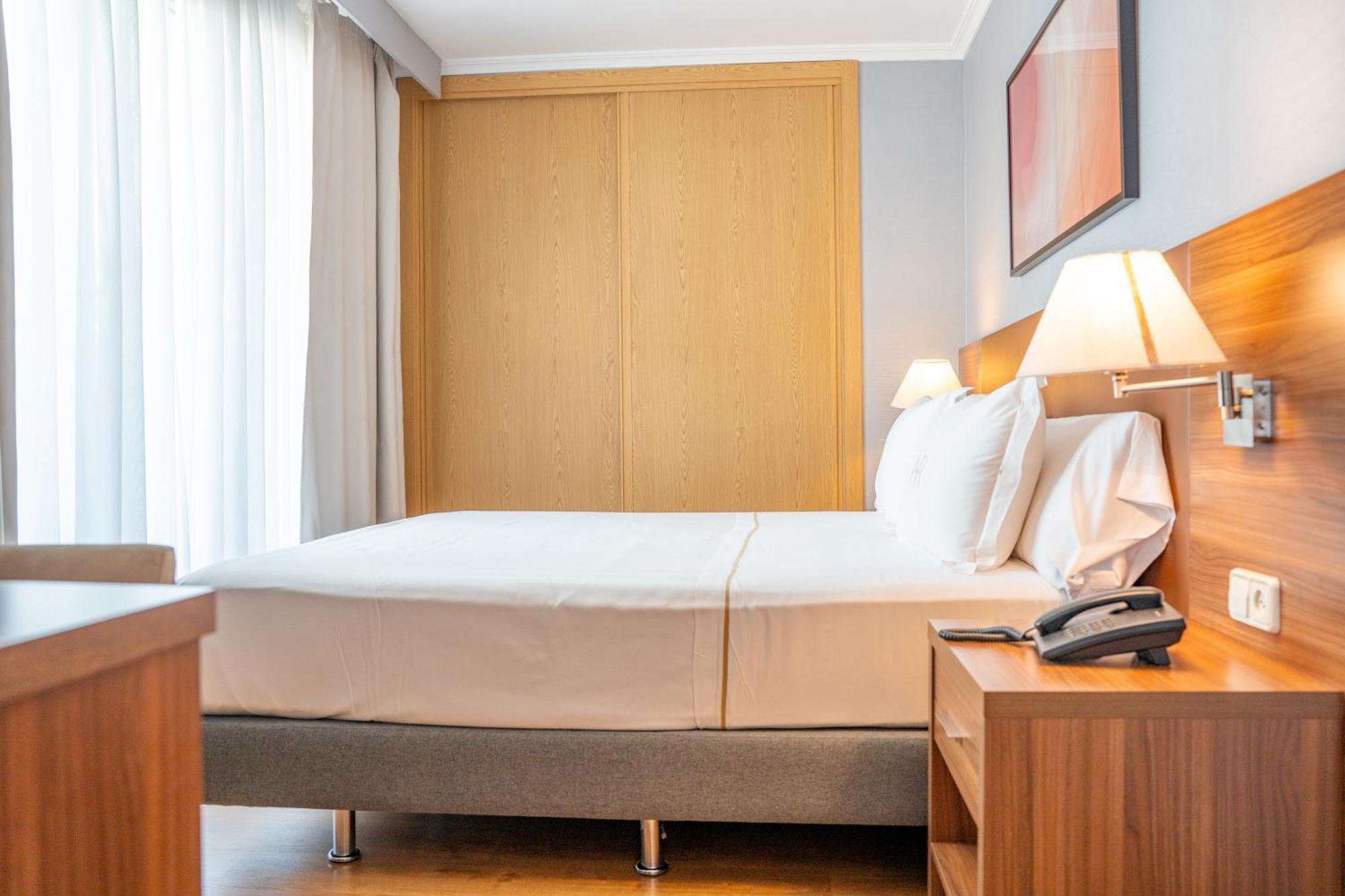 Aparto-Hotel Rosales Madrid Bagian luar foto